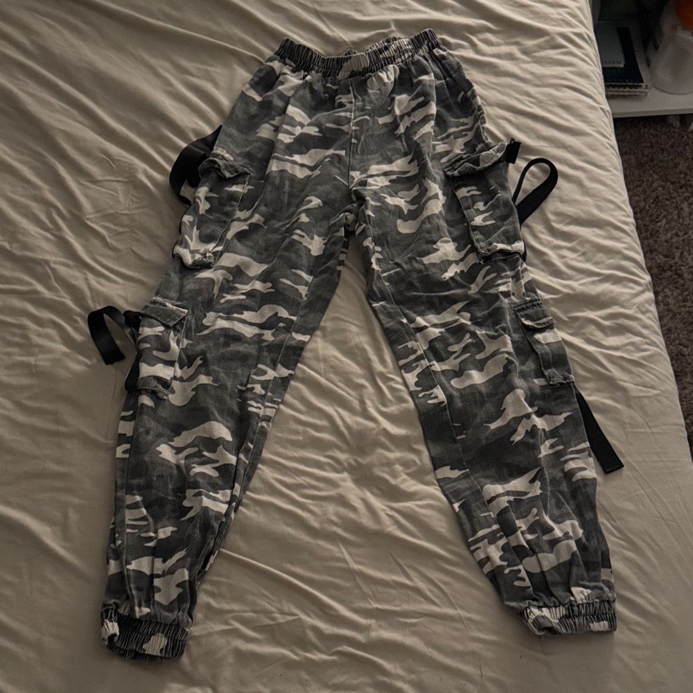 PrettyLittleThing Gray Camo Cargo Pants